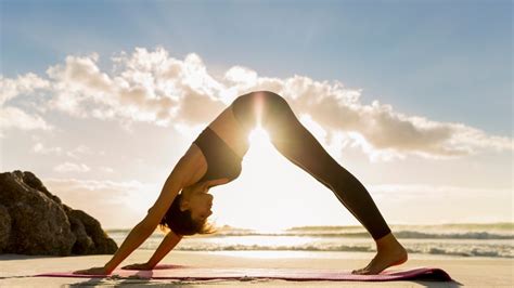 conoce estás posiciones de yoga para mejorar la circulación mui vida sana