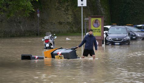 nog meer regenval  noord italie na dodelijke overstromingen