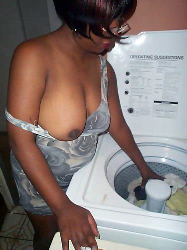 soft tit ebony house wife showing boobs while washing dresses ghetto tube