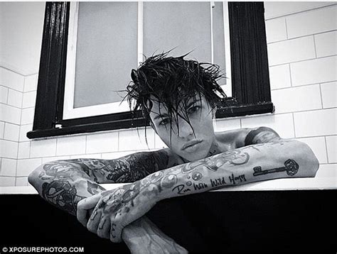 ruby rose posts raunchy bathroom pictures to social media daily mail online