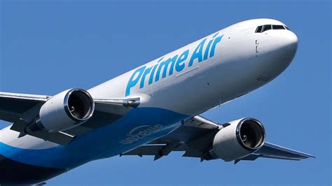 prime air de amazon presenta el primero de los aviones de su propia flota video