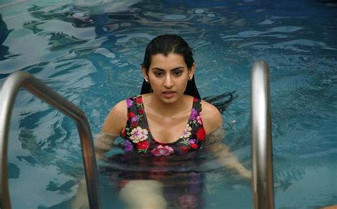 Hot Pictures Of Telugu Actresses In Swimming Pool Hot