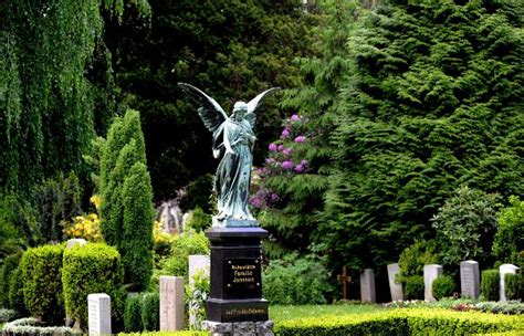 association  significant cemeteries  europe hamburg    beautiful cemetery  germany