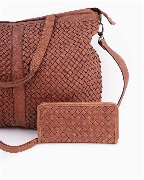discover  artisans   amazing genuine woven leather bags
