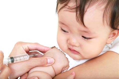 jangan panik atasi bengkak bekas suntikan imunisasi dpt bayi