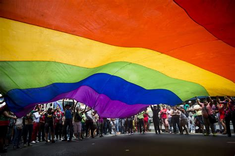 Hawaii Gay Marriage Effort Moves Forward As Governor Gives