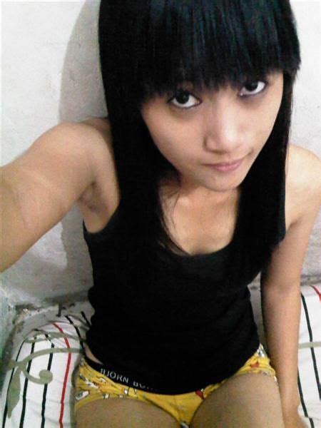 cute filipina or indonesia girl on selfshot photos teens in asia
