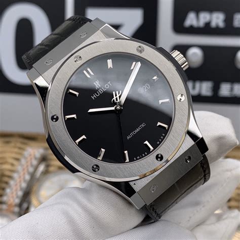 dong ho hublot  classic fusion titanium gia tot nhat