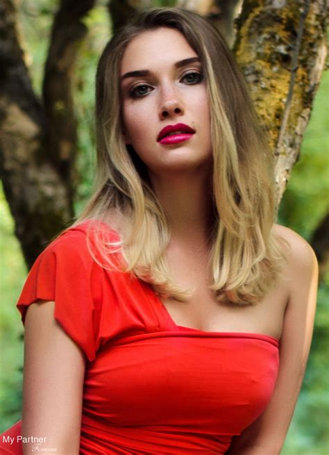 nätdejting med vackra ryska och ukrainska kvinnor