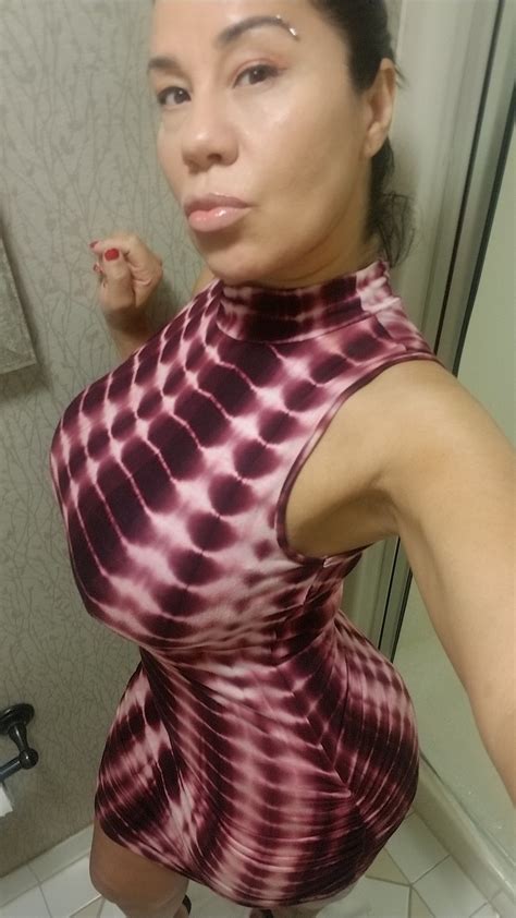 Latina Milf Showing Off Her Body Shesfreaky