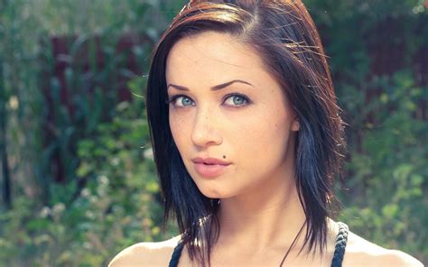 2560x1440 Ana Ivanovic Brunette Face Eyes Hair Wallpaper