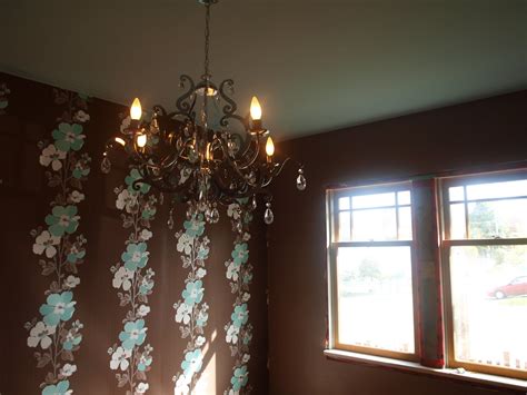 kensington bungalow wallpaper   chandelier