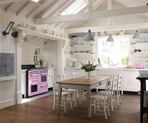 Ci sono diverse soluzioni, alcuni più retrò e altre decisamente più contemporanee. Cucine Shabby Chic: 30 Idee per Arredare Casa in Stile Provenzale