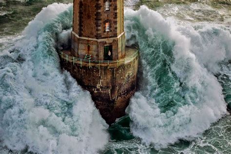 lighthouse   stormjpg  lighthouse pictures  vacation destinations