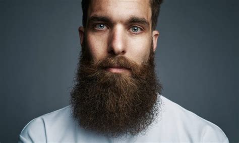 7 ways to hide a weak jawline and double chin with a beard