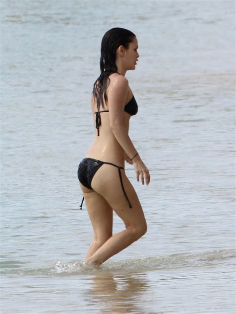 Rachel Bilson Showing Ass In Black Bikini On A Beach In Barbados Porn