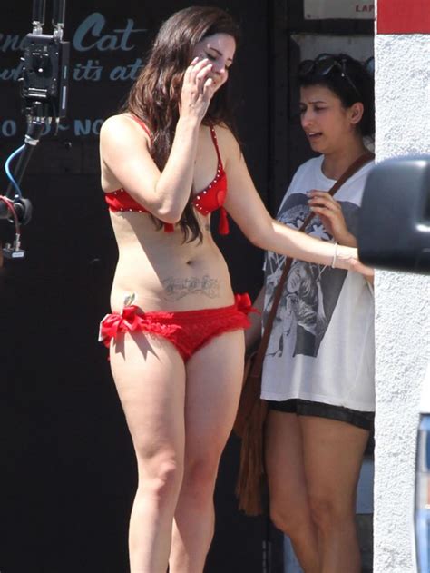 lana del rey in red bikini for her music video in la 01 gotceleb