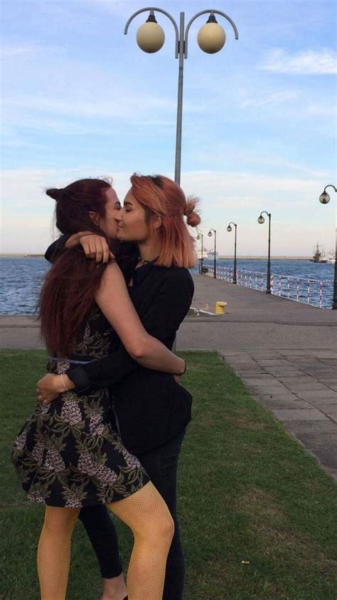 Pin By Sarah Jlk On Lesbian Kiss Lesbians Kissing Lesbian Pretty