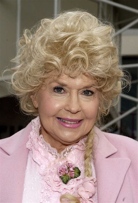 Actress Donna Douglas Elly May On Beverly Hillbillies ’ Dies