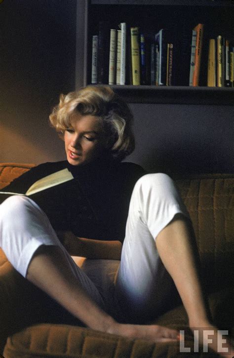 fascinating vintage photos of marilyn monroe at home in