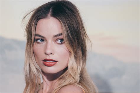 Margot Robbie Reveals The Strangest Place She S Had Sex Aol