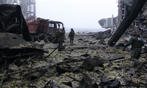 ukraine forces admit loss  donetsk airport  rebels world news  guardian