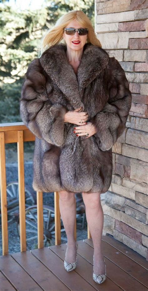 Pin By Fur Nue On Pelzmäntel Fur Coats Women Fur Coat Fur Fashion