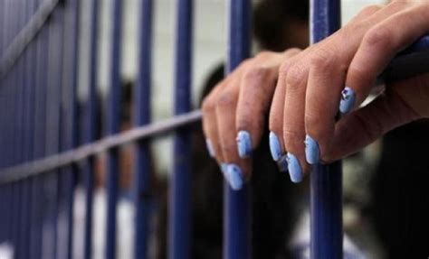 سجن معلمة بسبب إقامة علاقة جنسية مع أحد طلابها 14 عاماً مرصد الشرق