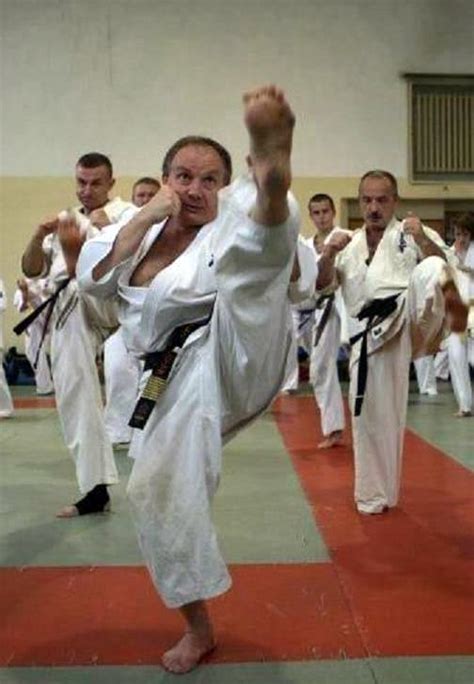 shihan andrzej drewniak otrzymal   karate kyokushin dojo gdynia