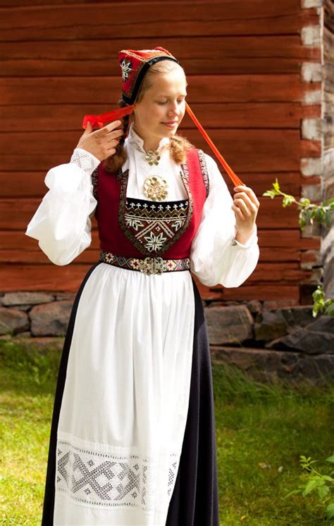 Great Site For Swedish And Norwegian Folk Costumes Norwegian Dress