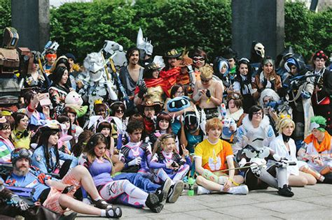 mcm london comic con in pictures best cosplay photos from comic and gaming convention uk