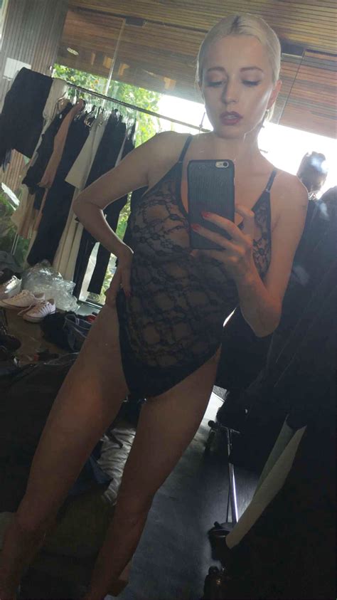 Naked Caroline Vreeland Added 07 19 2016 By Back To Basics