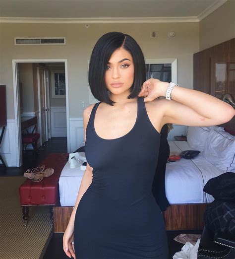 Kylie Jenner Cut Her Hair Into A Short Bob Stylecaster