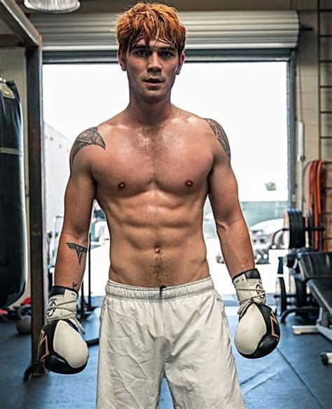 Kj Apa Archie Andrews Riverdale Riverdale Archie Celebrities Male