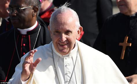 pope tells 82 000 fans to repeat ‘sorry please and thank you after