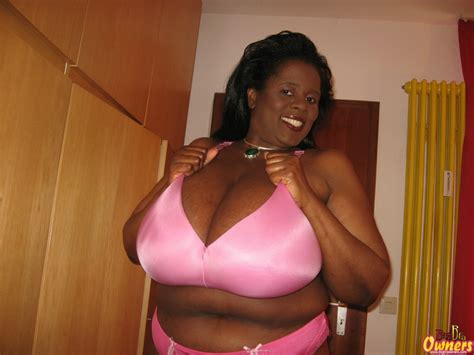 busty shar nitzapanus black mama with giant tits1