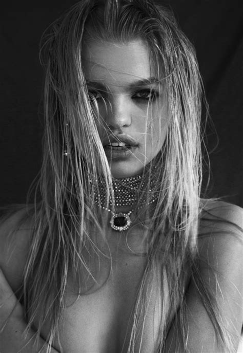 Daphne Groeneveld Topless And Sexy 15 Photos Thefappening