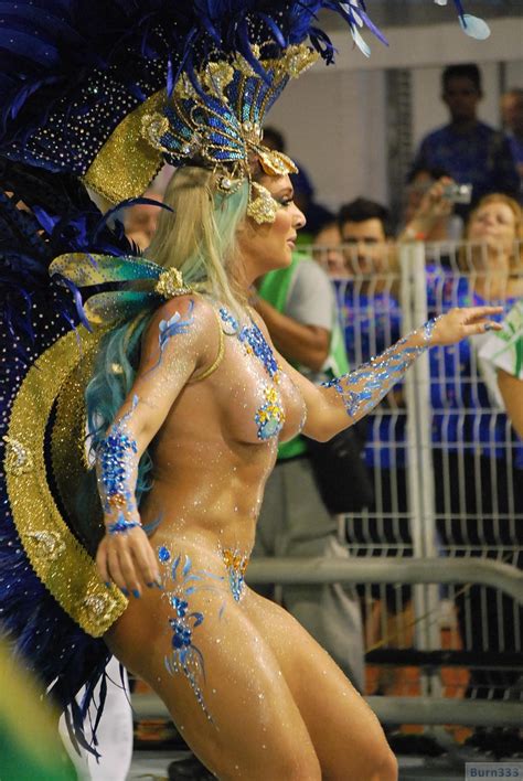 enjoy hourglass bodies of latina divas on carnival 28
