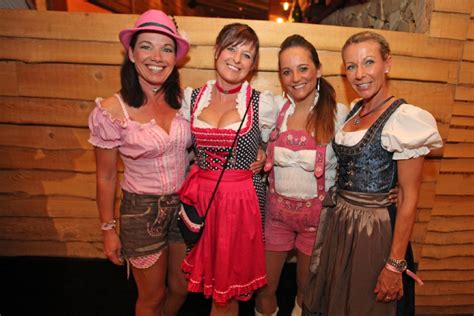 Auf Dem Cannstatter Wasen Längst Angekommen Die Tracht So Sexy Feiert