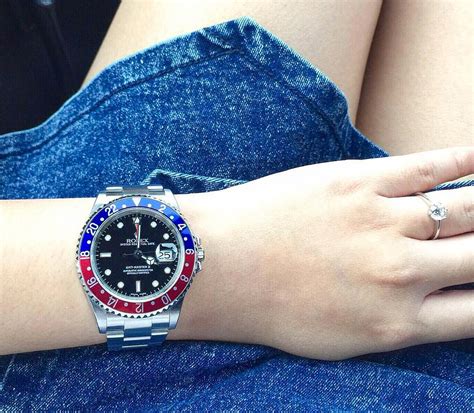what happens to men s watches when women wear them