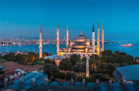 The World’s Most Beautiful Mosques To Travel
