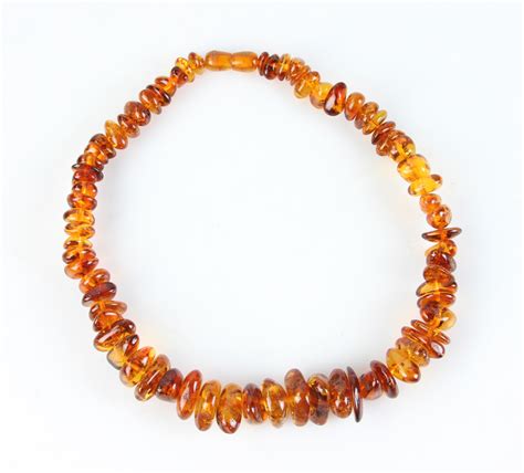 lot detail amber necklace