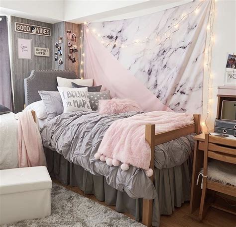 college dorm decor a girly girl will for sure adore dorm room colors