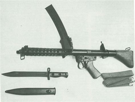 submachine gun adopted     issued  australian