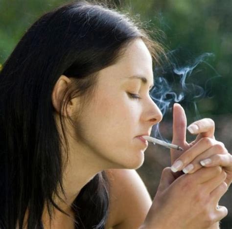 female smokers at higher risk of brain bleed