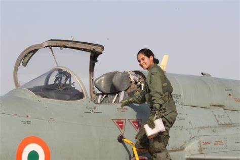 indian female fighter jet pilot upgrades  dassault rafale aviglo
