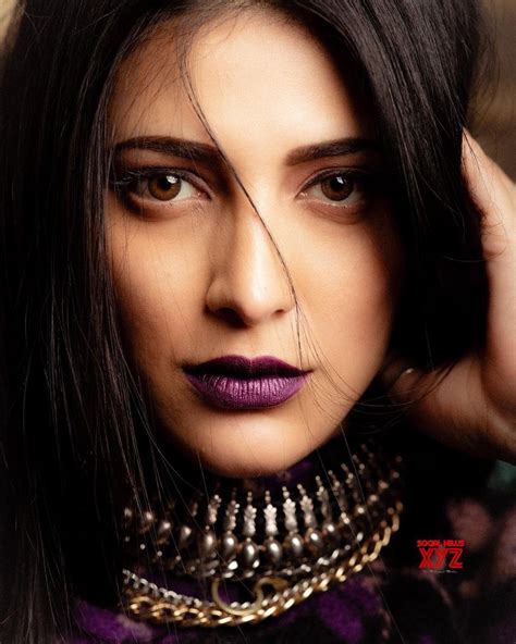 Actress Shruti Haasan Latest Glamour Stills Social News Xyz In 2021