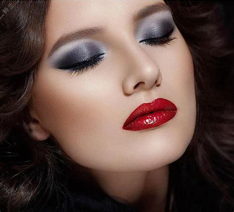 smokey eyes with red lips thats sensous and seductive hike