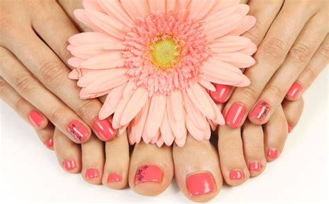 store hours divine nails spa