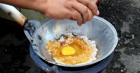 4 Makanan Khas Jakarta Kerak Telor Paling Disukai Karena Gurih